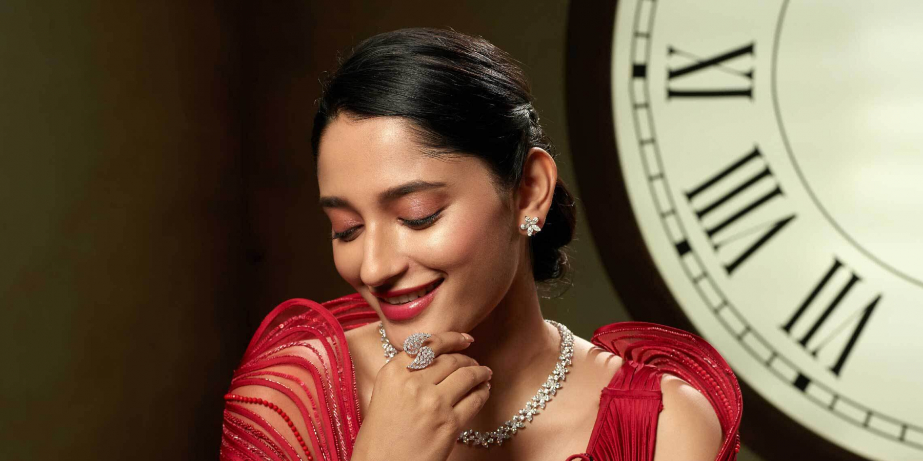 A women flaunting diamond ring and a necklace